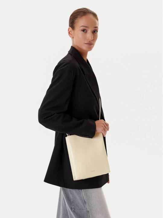 Zdjęcie produktu Torebka Calvin Klein Line Ns Crossbody Lth Bag LV04F3005G Kremowy