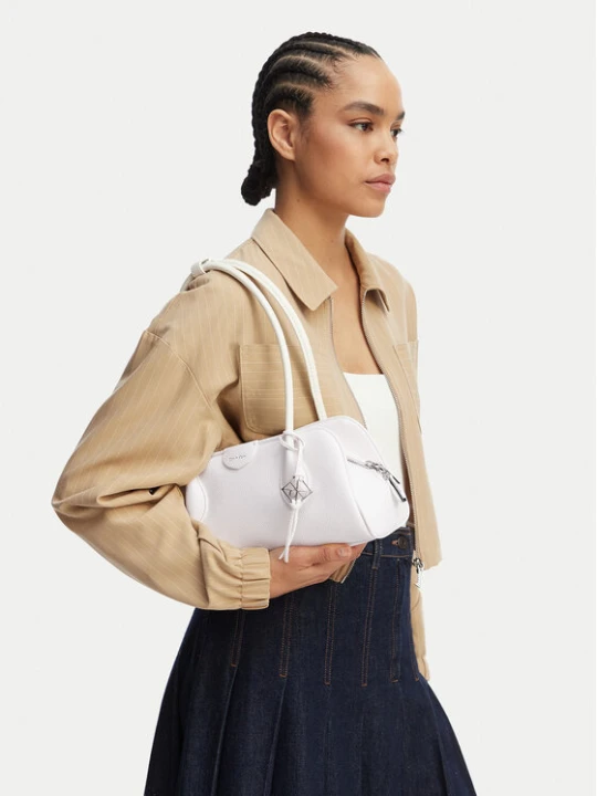 Zdjęcie produktu Torebka Calvin Klein Quilted Nylon Medium Shoulder Ba LV04F3743G Biały