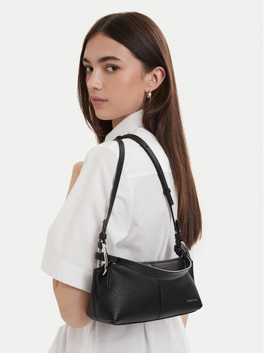 Zdjęcie produktu Torebka Calvin Klein Slouchy Leather Small Conv Bag LV04F3659G Czarny