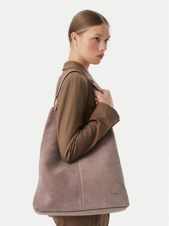 Zdjęcie produktu Torebka Calvin Klein Slouchy Suedelarge Shoulder Bag LV04F3690G Brązowy