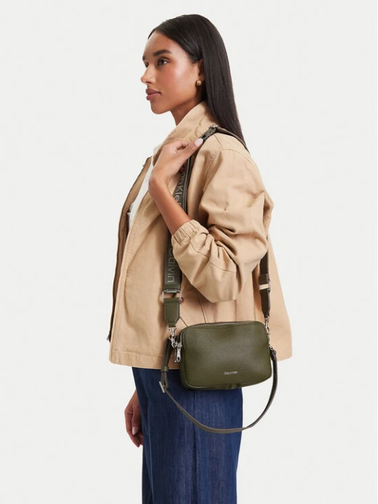 Zdjęcie produktu Torebka Calvin Klein Webbing 2X Strap Camera Bag LV04F3656G Zielony ciemny