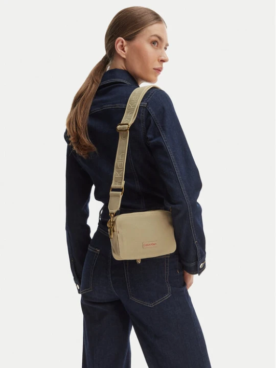 Zdjęcie produktu Torebka Calvin Klein Webbing Strap Canvas Camera Bag LV04F3385G Beżowy