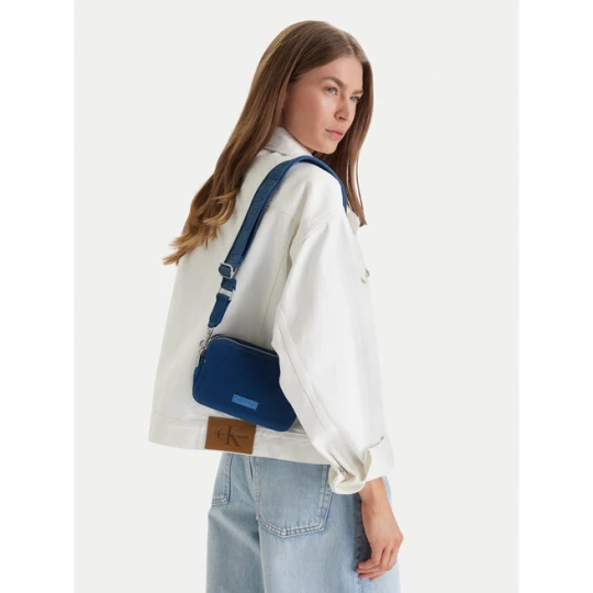 Zdjęcie produktu Torebka Calvin Klein Webbing Strap Canvas Camera Bag LV04F3385G Niebieski