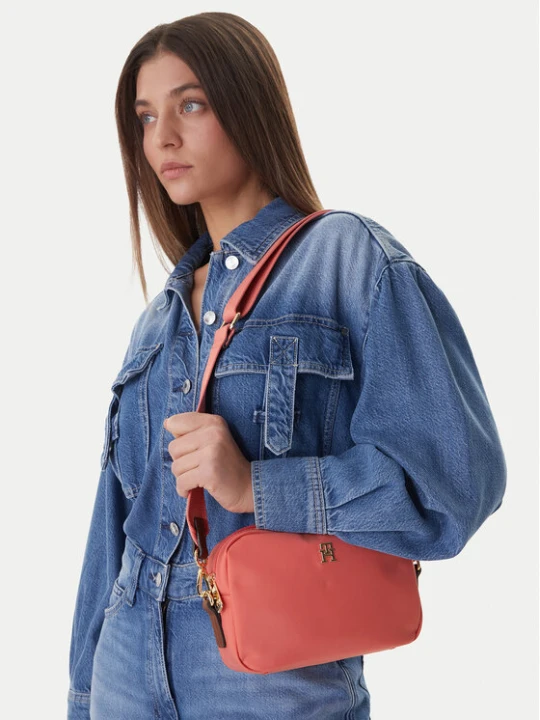 Zdjęcie produktu Torebka Tommy Hilfiger Popette Camera Bag AW0AW17704 Koralowy