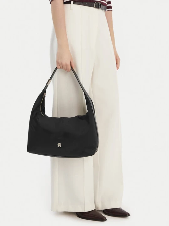 Zdjęcie produktu Torebka Tommy Hilfiger Th Go Hobo Nylon AW0AW18229 Czarny