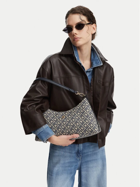 Zdjęcie produktu Torebka Tommy Hilfiger Th Icon Shoulder Bag Jacquard AW0AW18907 Granatowy