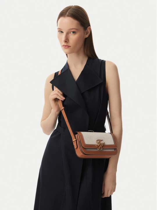 Zdjęcie produktu Torebka Tommy Hilfiger Th Script Flap Crossover Canvas AW0AW18737 Kremowy