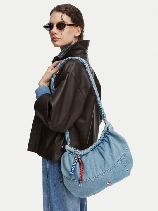 Zdjęcie produktu Torebka Tommy Hilfiger Tjw Icon Charms Denim Hobo AW0AW19259 Niebieski