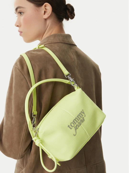 Zdjęcie produktu Torebka Tommy Jeans Metal Logo Crossbody Camera Bag AW0AW18470 Zielony