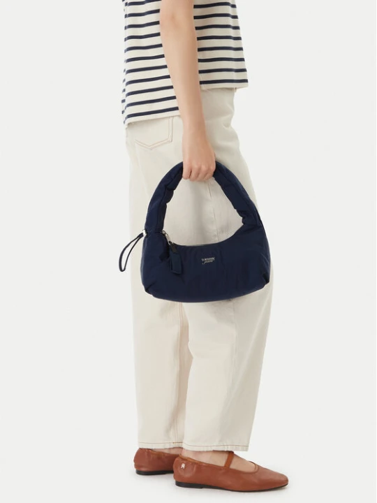 Zdjęcie produktu Torebka Tommy Jeans Metal Logo Padded Strap Shoulder Bag AW0AW18583 Granatowy