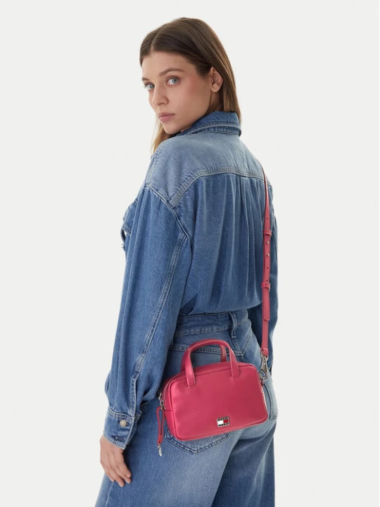 Zdjęcie produktu Torebka Tommy Jeans Tjw City Trunk Crossover AW0AW18084 Czerwony