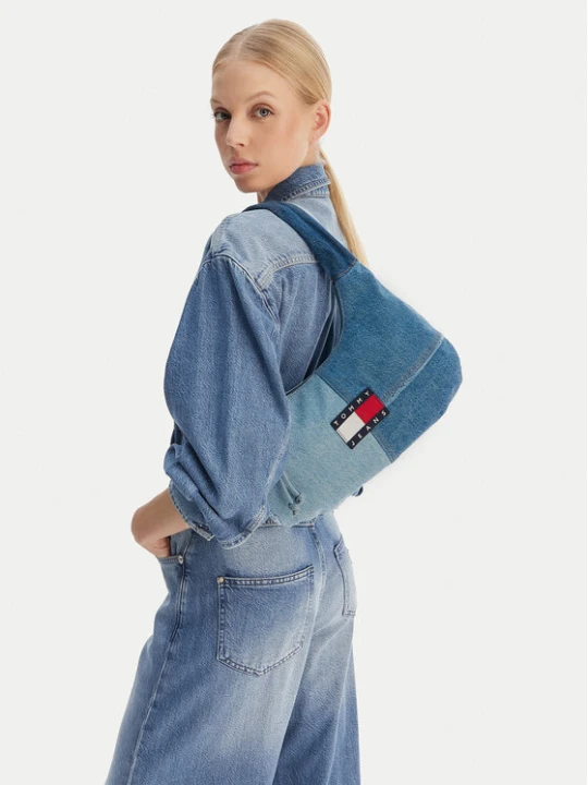 Zdjęcie produktu Torebka Tommy Jeans Tjw Denim Patchwork Shoulder Bag AW0AW18471 Niebieski