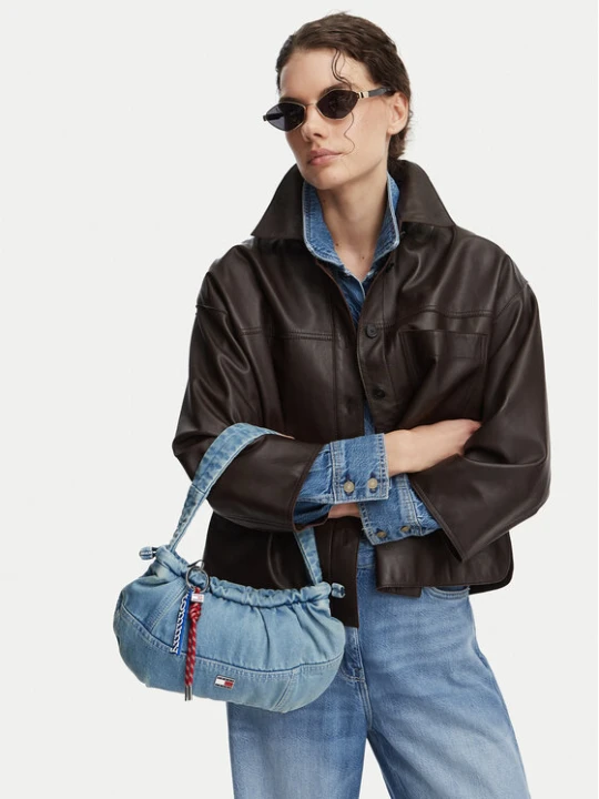 Zdjęcie produktu Torebka Tommy Jeans Tjw Icon Charms Denim Shlder Bag AW0AW18883 Niebieski