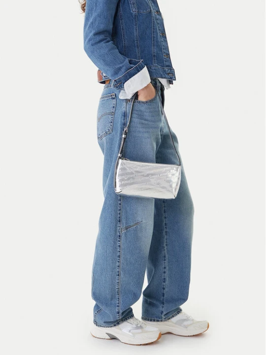 Zdjęcie produktu Torebka Tommy Jeans Tjw Must Metallic Shoulder Bag AW0AW18009 Srebrny