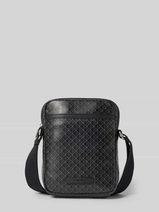 Zdjęcie produktu torba na ramię z wzorem z logo i paskiem na ramię Calvin Klein czarny