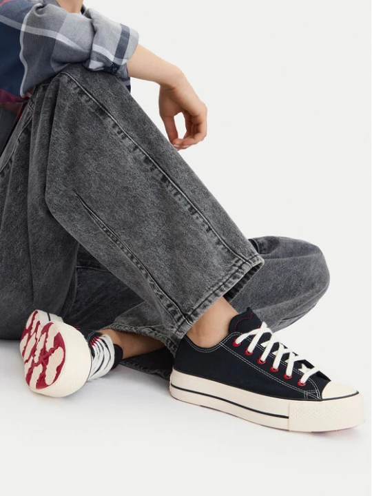 Zdjęcie produktu Trampki Converse Chuck Taylor All Star Lift Platform Hearts A19059C Czarny