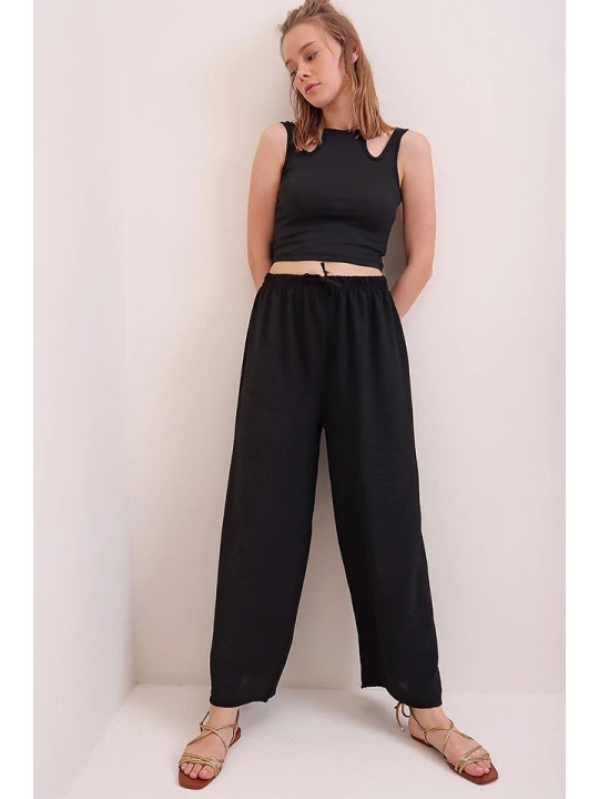 Zdjęcie produktu Trend Alacati Spodnie w kolorze czarnym rozmiar: XL