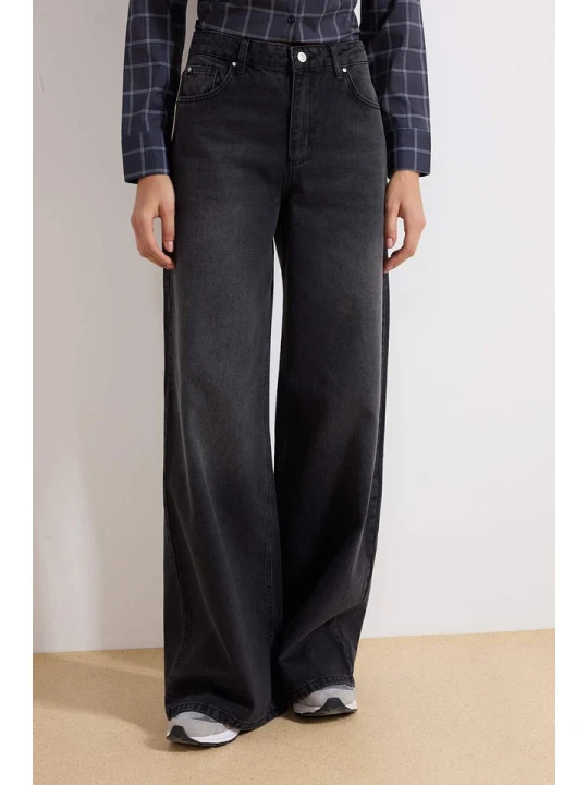 Zdjęcie produktu trendyol Dżinsy - Comfort fit - w kolorze czarnym rozmiar: 42