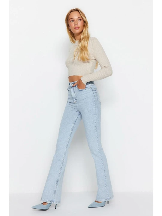 Zdjęcie produktu trendyol Dżinsy - Flare fit - w kolorze błękitnym rozmiar: 36