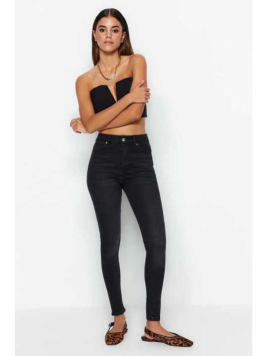 Zdjęcie produktu trendyol Dżinsy - Skinny fit - w kolorze czarnym rozmiar: 38