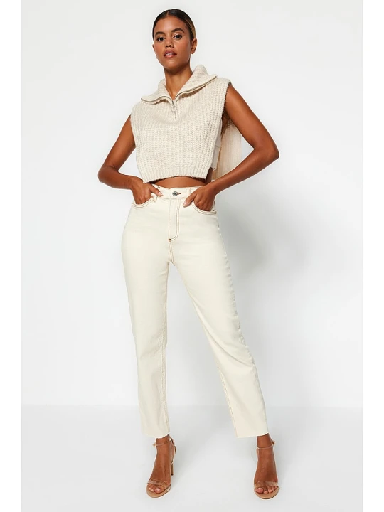 Zdjęcie produktu trendyol Dżinsy - Slim fit - w kolorze beżowym rozmiar: 34