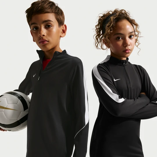 Zdjęcie produktu Treningowa koszulka piłkarska z dzianiny dla dużych dzieci Nike Dri-FIT Strike - Czerń