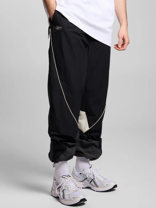 Zdjęcie produktu Trousers spodnie regular męskie czarne Klasyk