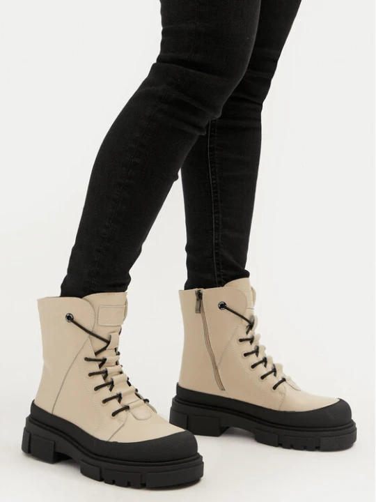 Zdjęcie produktu Trzewiki Lee Cooper LCJ-24-01-2979LA Biały