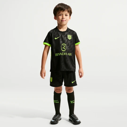 Zdjęcie produktu Trzyczęściowy strój do piłki nożnej dla małych dzieci Nike Atlético Madryt Stadium 2026 (wersja wyjazdowa) – replika - Czerń