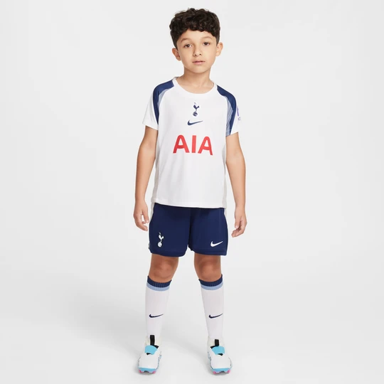 Zdjęcie produktu Trzyczęściowy strój piłkarski dla małych dzieci Tottenham Hotspur Stadium 2025 / 26 (wersja domowa) – replika - Biel Nike
