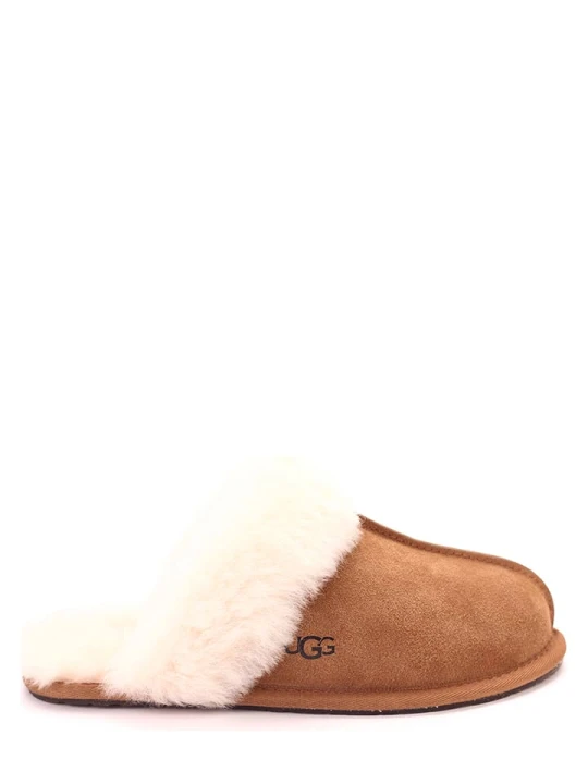 Zdjęcie produktu UGG Skórzane kapcie "Scouffette II" w kolorze jasnobrązowym rozmiar: 36