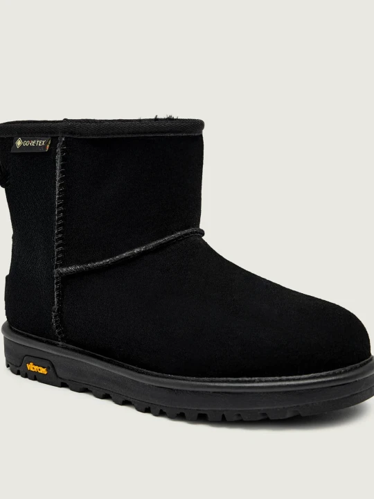 Zdjęcie produktu UGG Śniegowce W Classic Mini | z Gore-texem | zamsz czarny