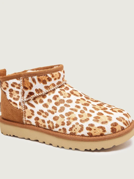 Zdjęcie produktu UGG Śniegowce W CLASSIC ULTRA MINI PLAINS | zamsz | z dodatkiem wełny beżowy