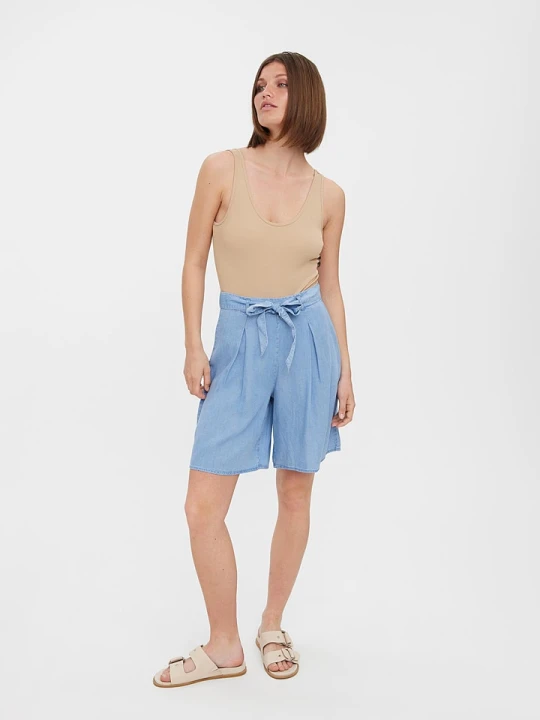 Zdjęcie produktu Vero Moda Bermudy "Liliana" w kolorze błękitnym rozmiar: XS
