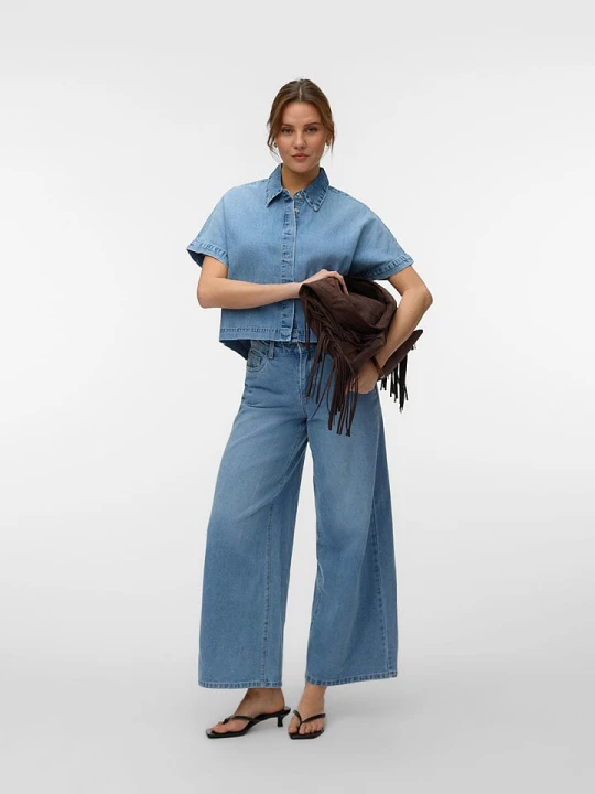 Zdjęcie produktu Vero Moda Bluzka dżinsowa w kolorze błękitnym rozmiar: M