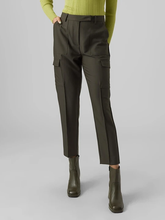 Zdjęcie produktu Vero Moda Bojówki "Vmnyla" w kolorze ciemnozielonym rozmiar: W38 / L32
