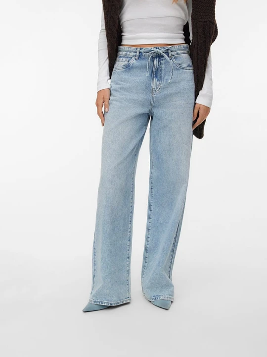 Zdjęcie produktu Vero Moda Dżinsy "Wien" - Comfort fit - w kolorze błękitnym rozmiar: W28/L32