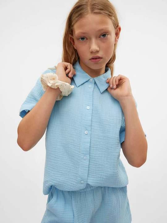 Zdjęcie produktu Vero Moda Girl Koszula "Natali" w kolorze błękitnym rozmiar: 134