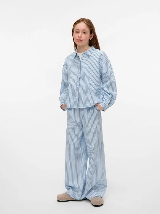 Zdjęcie produktu Vero Moda Girl Koszula "Pinnys" w kolorze błękitnym rozmiar: 158