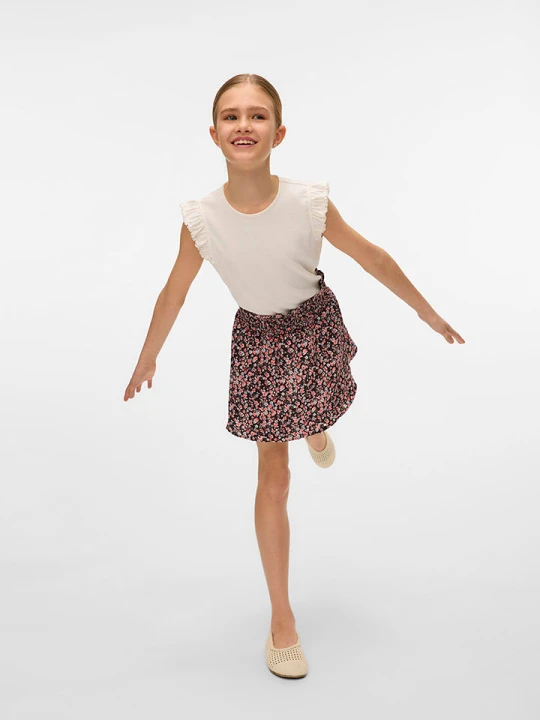 Zdjęcie produktu Vero Moda Girl Koszulka "Lotta" w kolorze kremowym rozmiar: 134/140