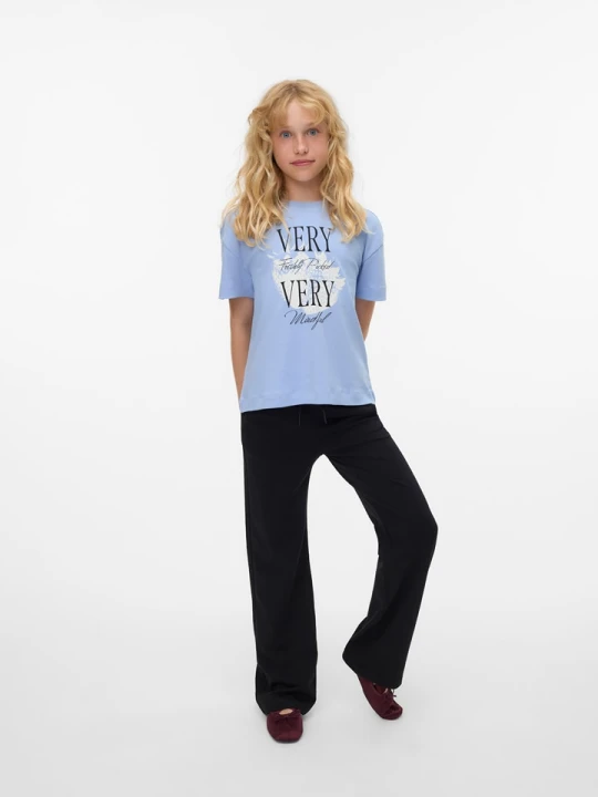 Zdjęcie produktu Vero Moda Girl Koszulka "Yma" w kolorze błękitnym rozmiar: 122/128