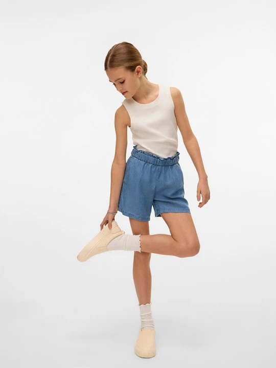 Zdjęcie produktu Vero Moda Girl Szorty "Harper" w kolorze niebieskim rozmiar: 152