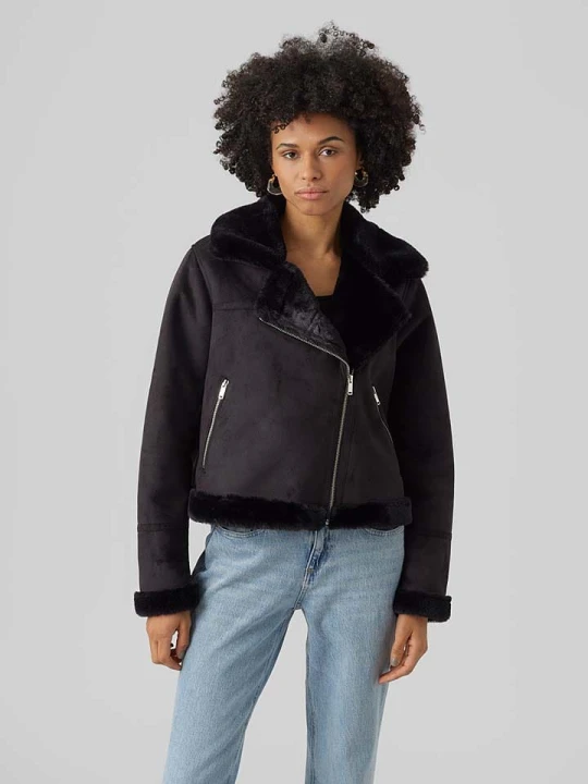 Zdjęcie produktu Vero Moda Kurtka "Peggy" w kolorze czarnym ze skóry syntetycznej rozmiar: L