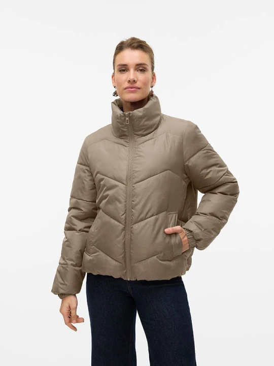 Zdjęcie produktu Vero Moda Kurtka pikowana w kolorze beżowym rozmiar: M