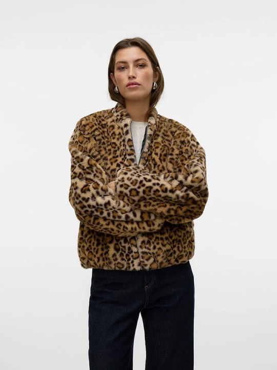 Zdjęcie produktu Vero Moda Kurtka "VMSONJALIGA" w kolorze beżowym ze sztucznego futerka rozmiar: XS