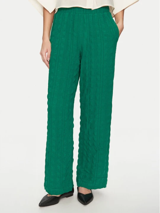 Zdjęcie produktu Vero Moda Spodnie materiałowe Noella 10325210 Zielony Straight Fit
