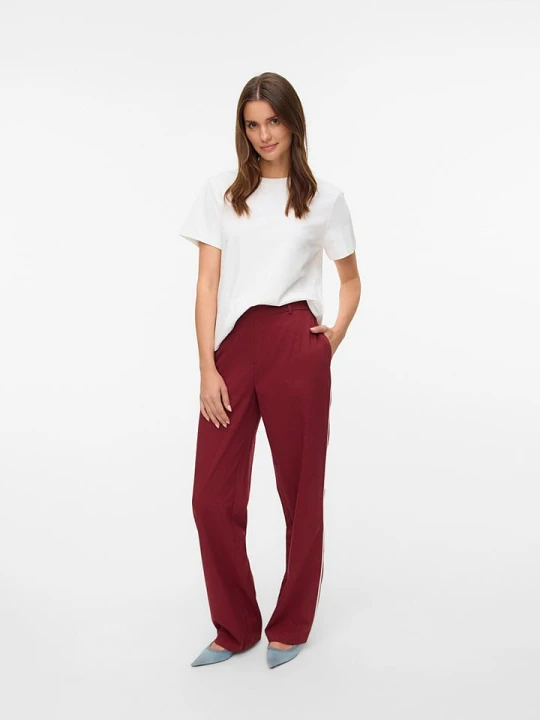 Zdjęcie produktu Vero Moda Spodnie w kolorze bordowym rozmiar: 44/L32