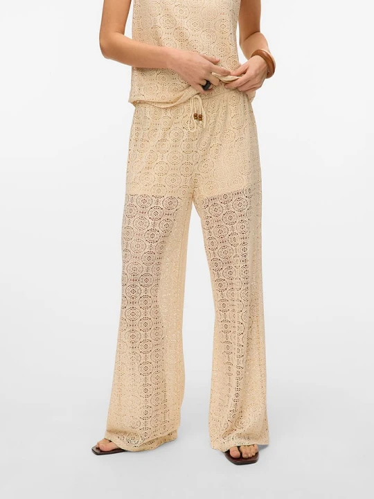Zdjęcie produktu Vero Moda Spodnie w kolorze kremowym rozmiar: XL