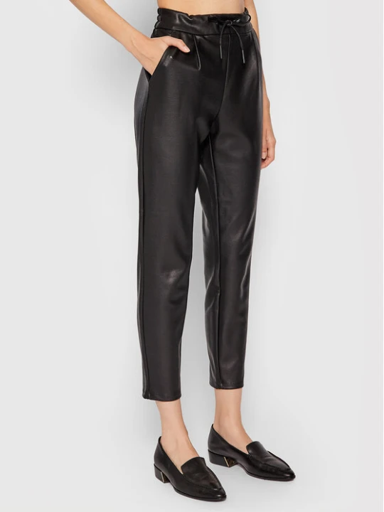 Zdjęcie produktu Vero Moda Spodnie z imitacji skóry Eva 10205737 Czarny Relaxed Fit