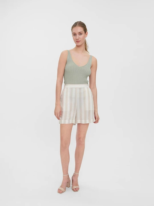 Zdjęcie produktu Vero Moda Szorty "Jena" w kolorze beżowym rozmiar: XS